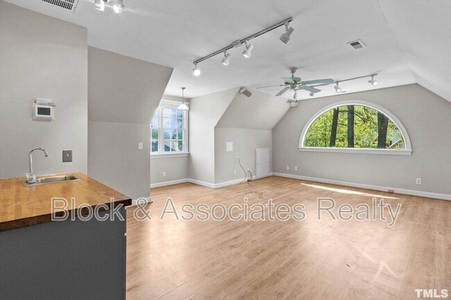 Building Photo - 269 Hogans Valley Way