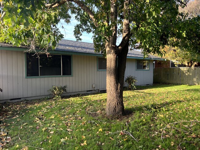 Building Photo - 3211 Alice Ave