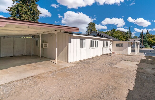 Building Photo - Remodeled 3 Bedroom Wenatchee Home Carport...