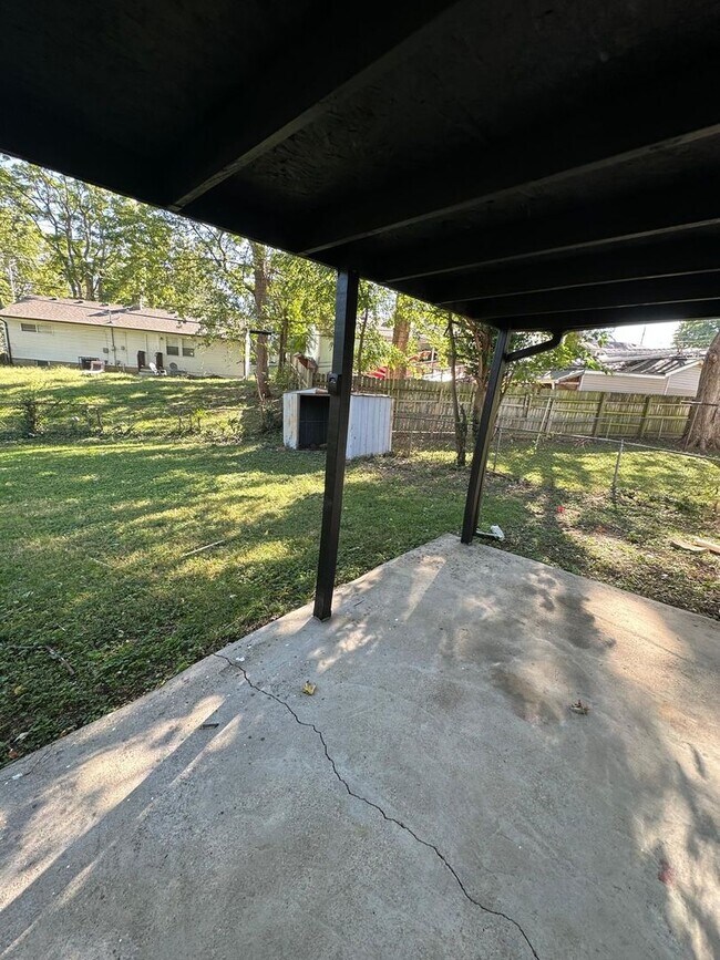 Building Photo - 4 bed 1 bath