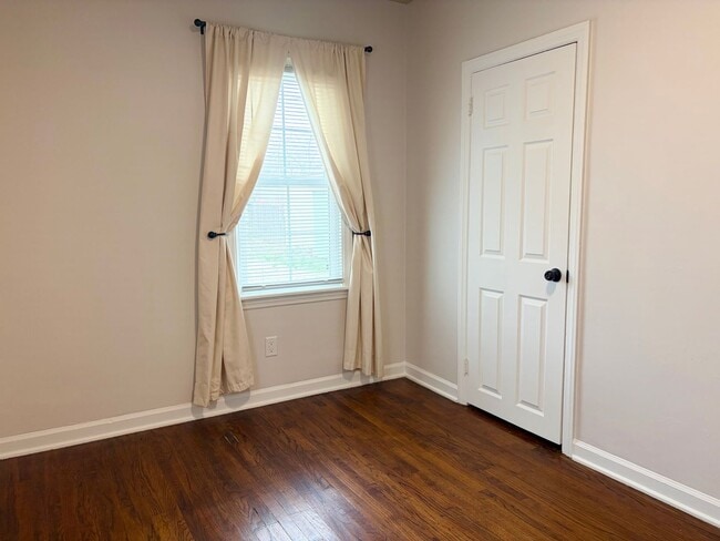 Building Photo - Modern Thought and Design!