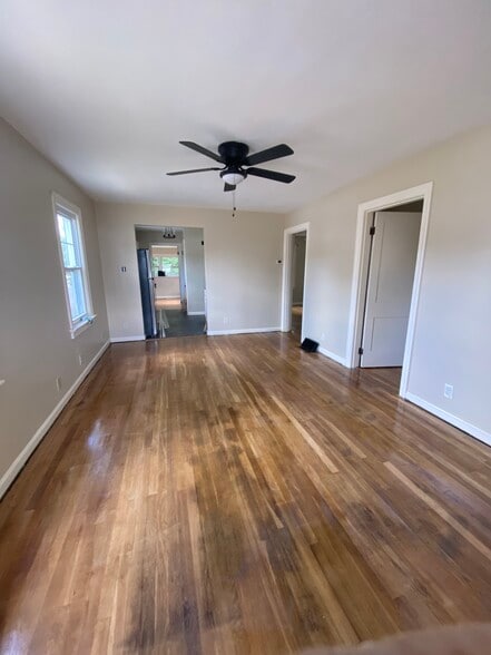 Building Photo - 5256 Warren Ave