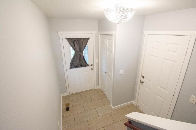 Building Photo - Gorgeous 4br home on nice lot with no backyard neighbors!