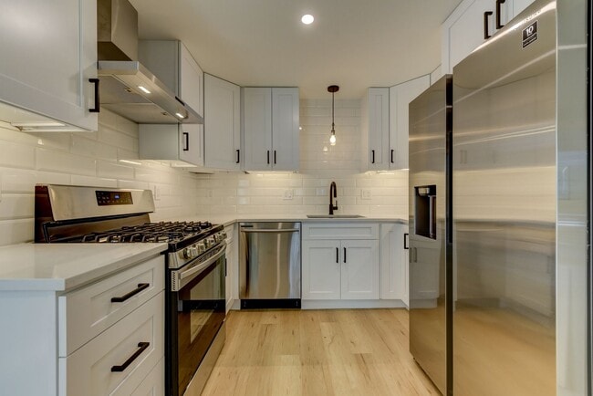 Building Photo - 616 Marine St