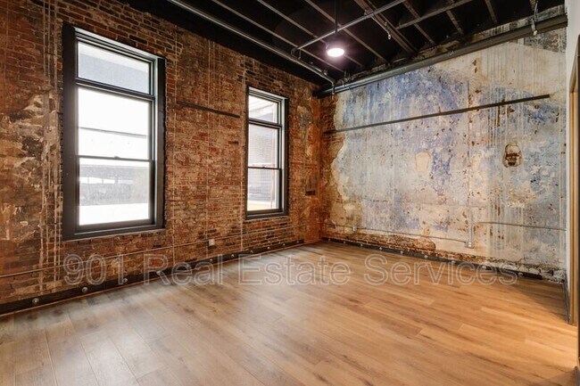 Building Photo - 124 Monroe Ave