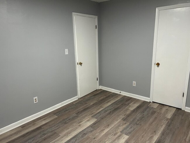 Building Photo - 614 Miller Ave