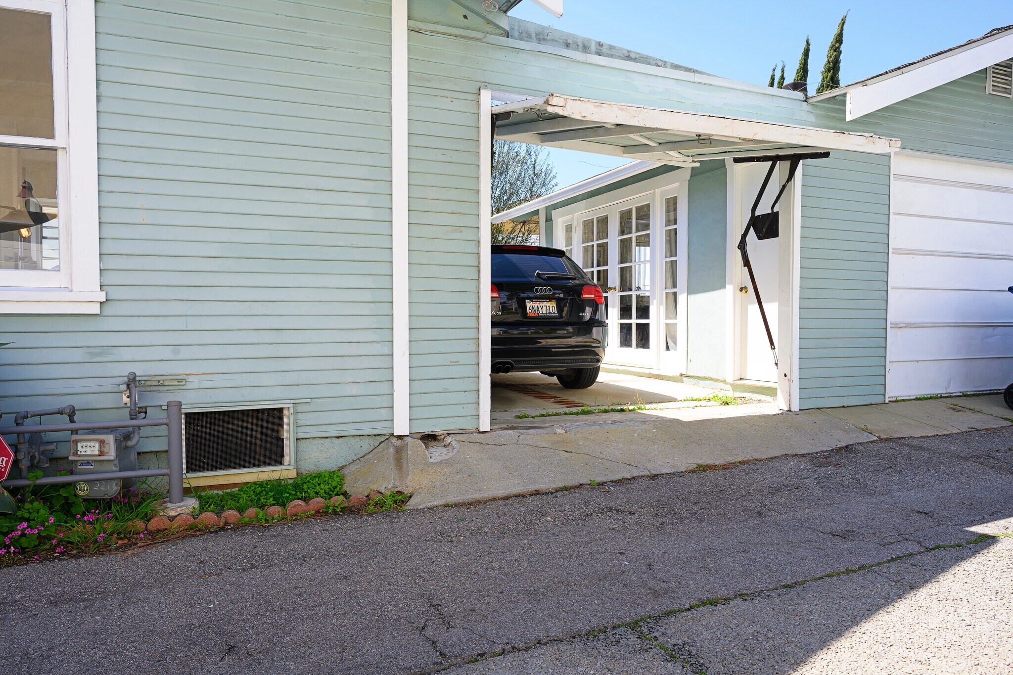 Parking - 2213 Arizona Ave