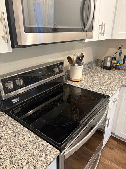 Building Photo - 10310 Glimmer