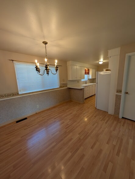 Building Photo - 675 University Dr