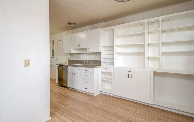 Building Photo - Remodeled 3 Bedroom, 1 Bath Home with Fenced Yard