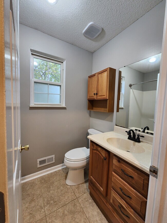 Upstairs bathroom - 1408 Whispering Woods Ave