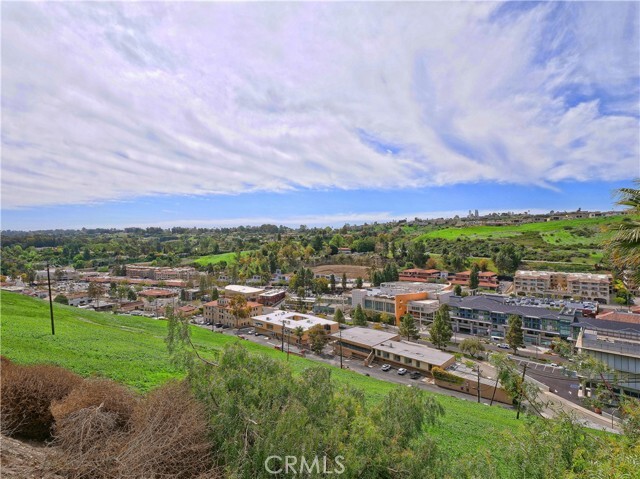 Building Photo - 27665 Longhill Dr