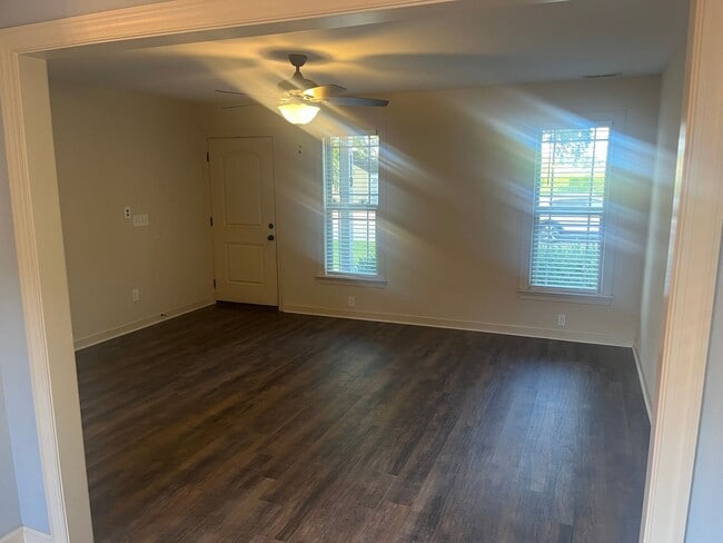 Building Photo - Beautiful Gem in the Heart of Angier!