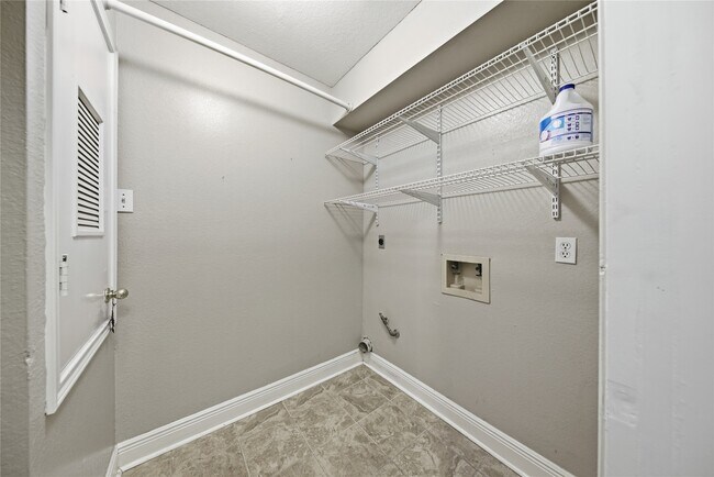 Building Photo - 13506 Spring Ct