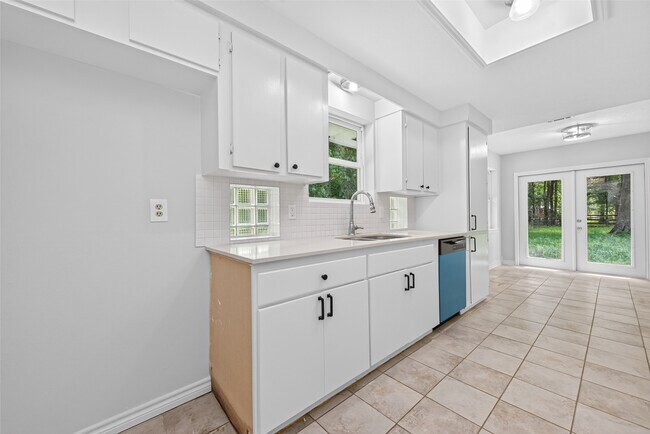 Building Photo - 18747 Woodridge Dr