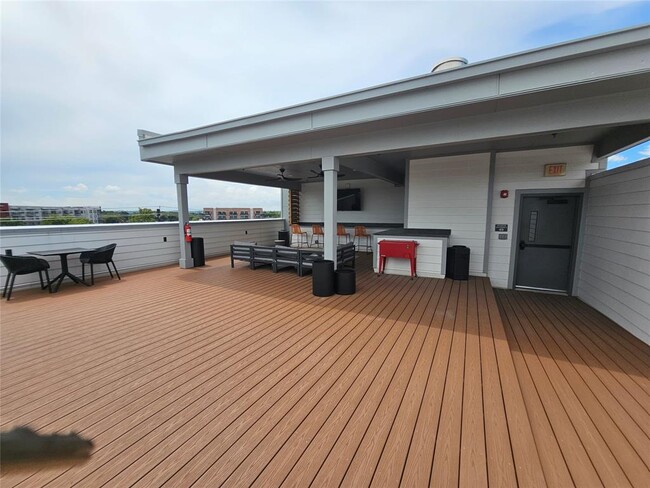 Building Photo - 2220 Webberville Rd