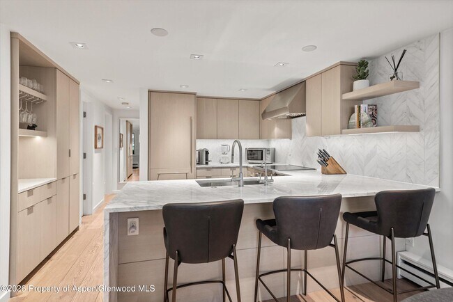 Building Photo - 731 S Mill St