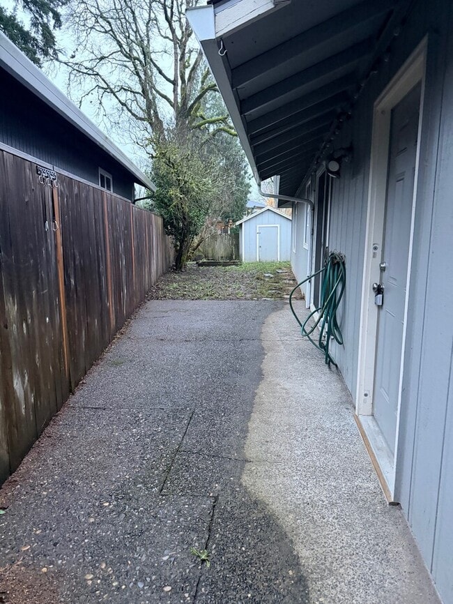 Building Photo - Beautiful Home w/Fenced Yard, Garage Is Minutes Away from Nike, Intel & MORE!