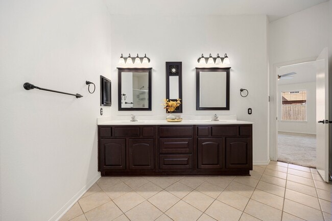 Building Photo - 4754 Widerop Ln