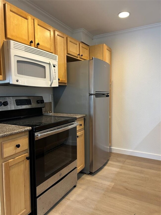 Building Photo - 1702 Royal Hill Dr