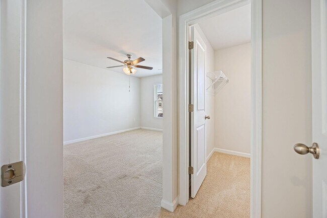 Building Photo - 5438 Thrasher Ln