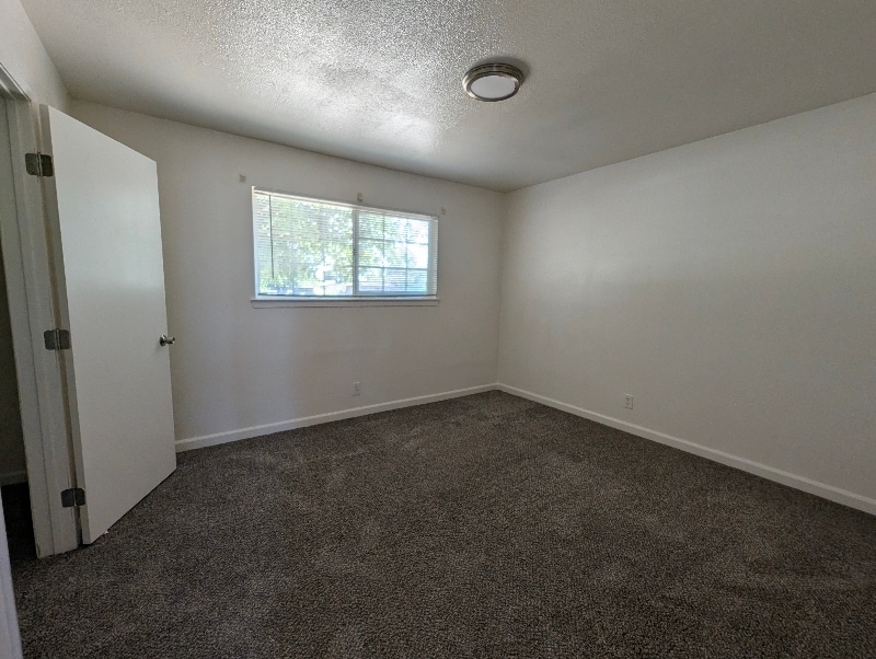 Building Photo - 2455-24V6 V-6 Rd