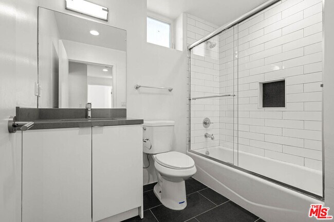 Building Photo - 1215 S Bedford St