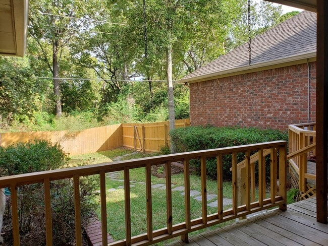 Building Photo - 3106 Lake Forest Dr