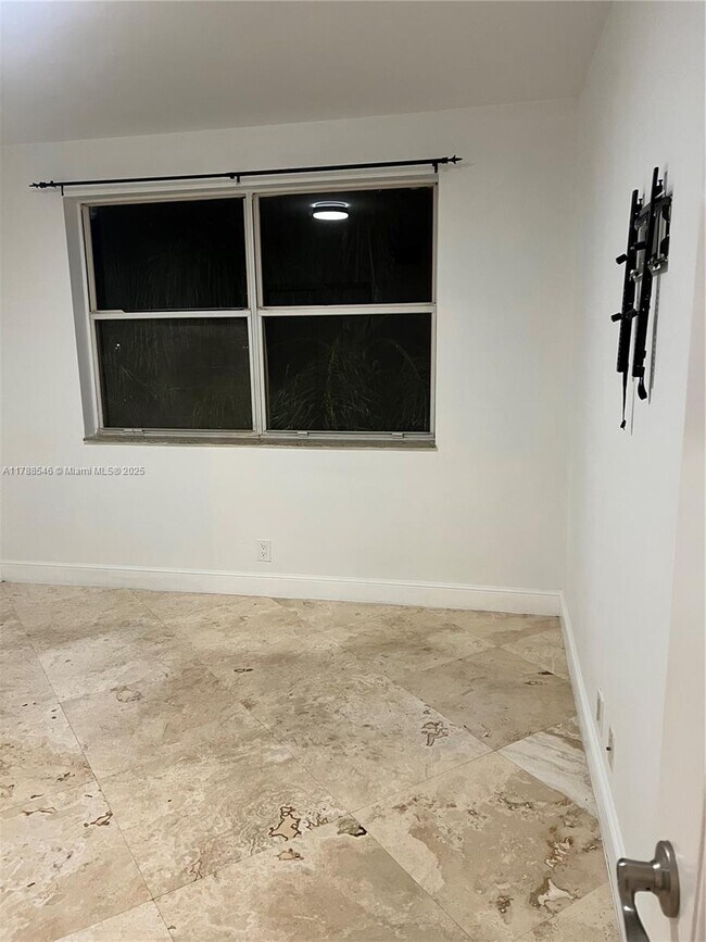 Building Photo - 8871 Wiles Rd