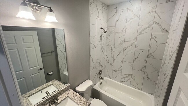 Building Photo - Gorgeous 3 Bedroom, 2 Bathroom Home in Palm Bay!!