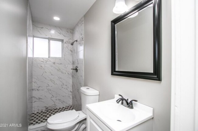 Building Photo - Beautiful remodel home near ASU