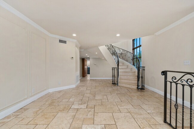 Building Photo - 148 W Marquita