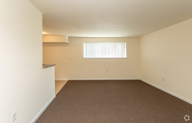 2BR, 1BA - 750 SF - Midwood Apartments