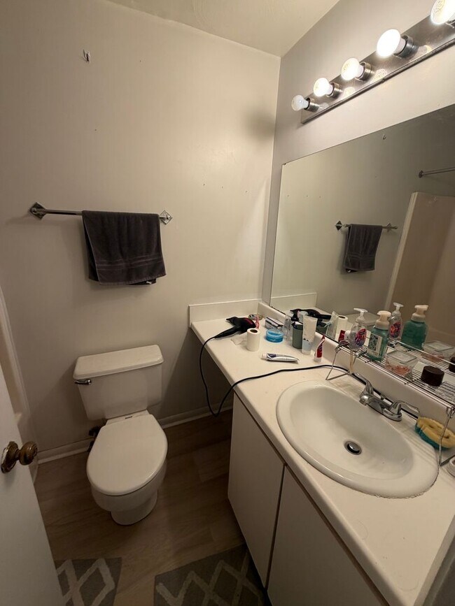 Building Photo - Claytor Square Condo – Prime Blacksburg Location