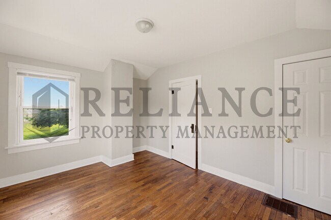 Building Photo - 432 S Osage St