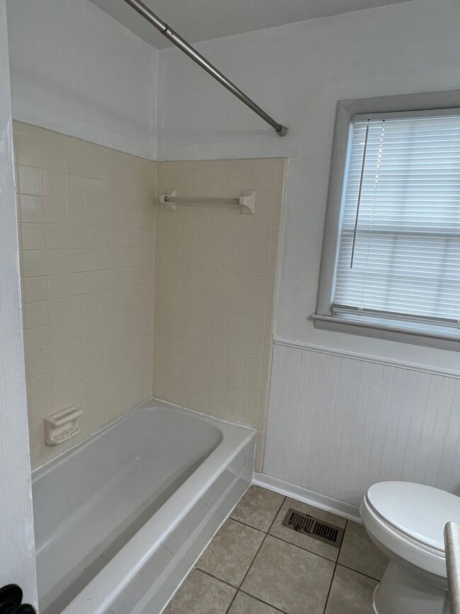 Building Photo - Conveniently Located Home with Fenced Back...