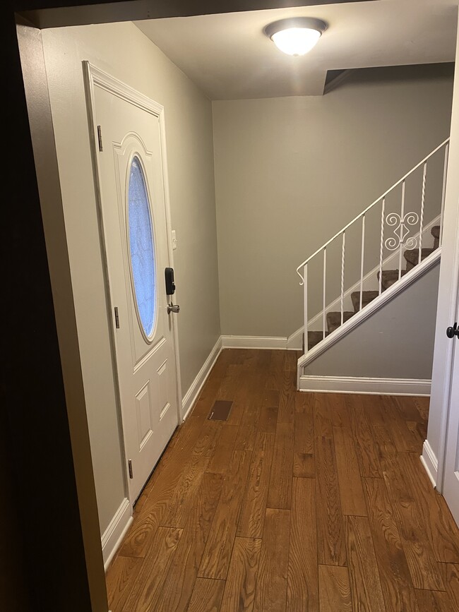 Building Photo - 2212 Westwood Dr