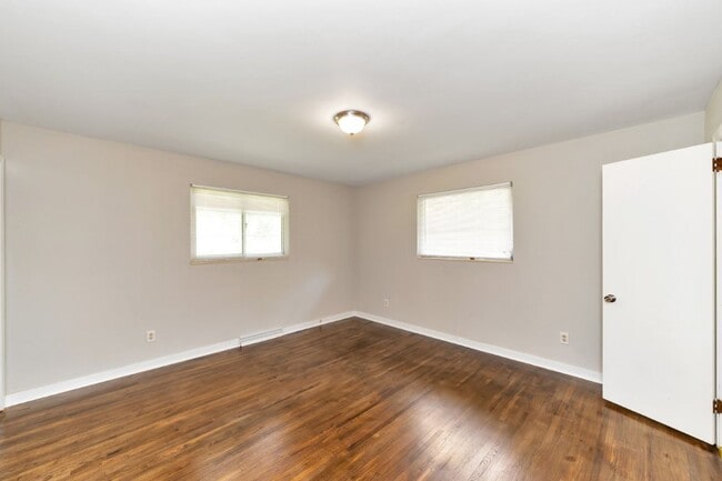 Building Photo - 1900+ Sq Ft of Comfort: Updated 3BR/2BA wi...