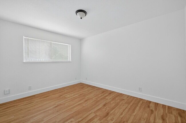 Building Photo - 2-Bedroom 1-Bath Gem- $1395/month!