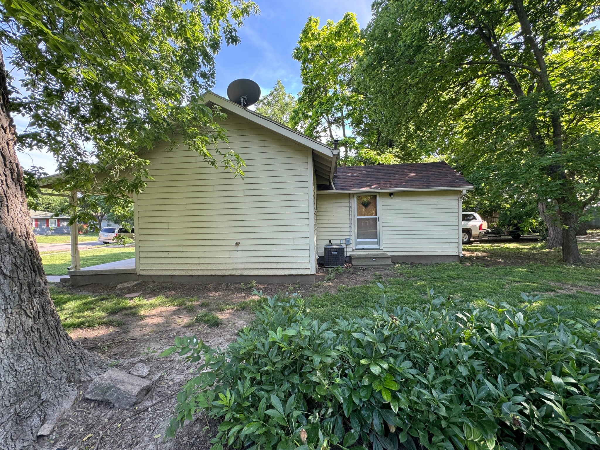 Building Photo - 416 S 3rd St