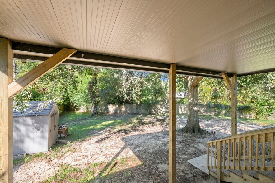 Building Photo - 23705 Walker South Rd