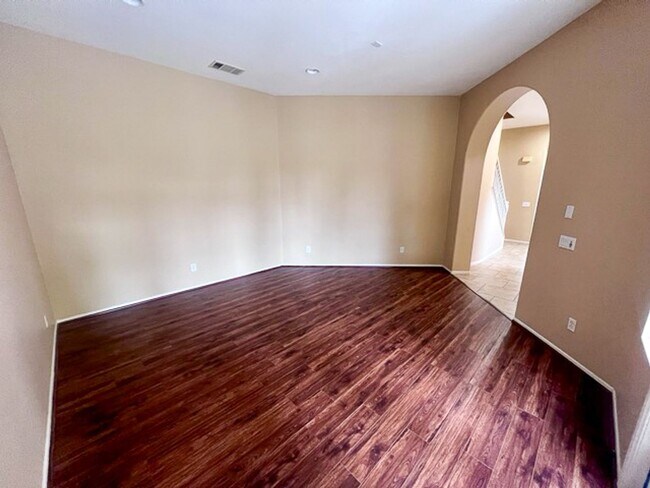 Building Photo - 5 bedroom Winchester home with a 3 car garage for LEASE!