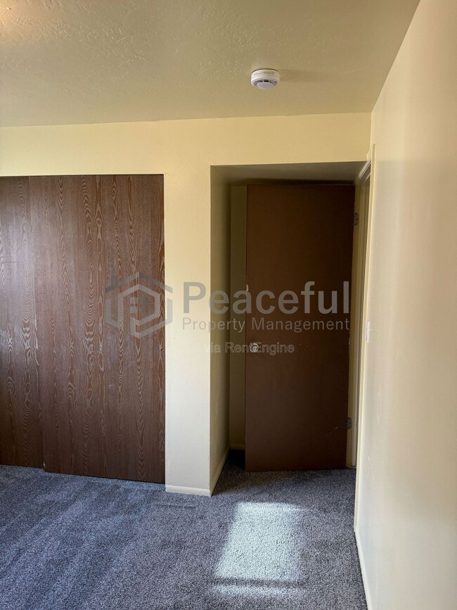 Building Photo - 4693 S Arlington Park Dr