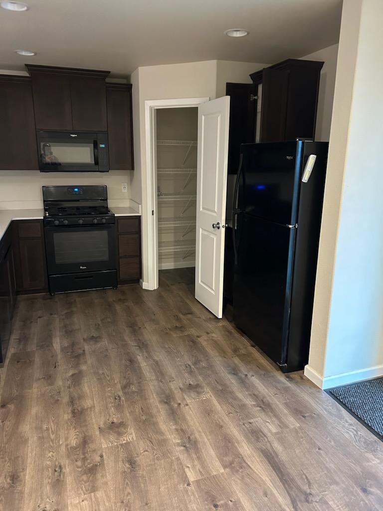 Kitchen - 280 Forest Ln