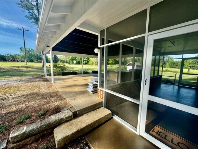 Building Photo - 23504 US-221