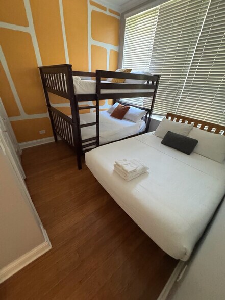 Building Photo - 951 W Huron St