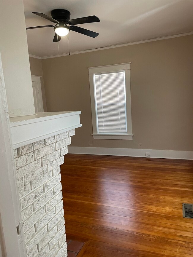 Building Photo - 2526 Yale Ave