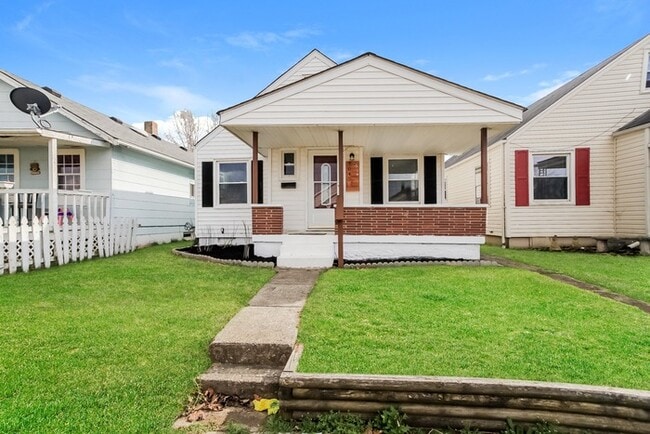 Primary Photo - 1045 Ross Ave