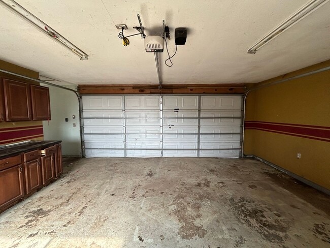 Building Photo - Country home for rent