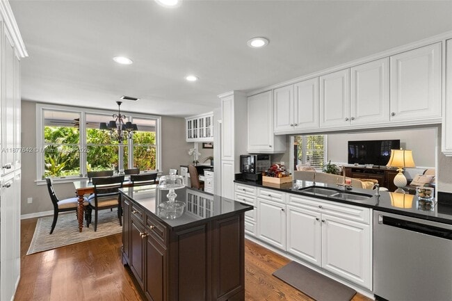 Building Photo - 3003 W Villa Rosa Park